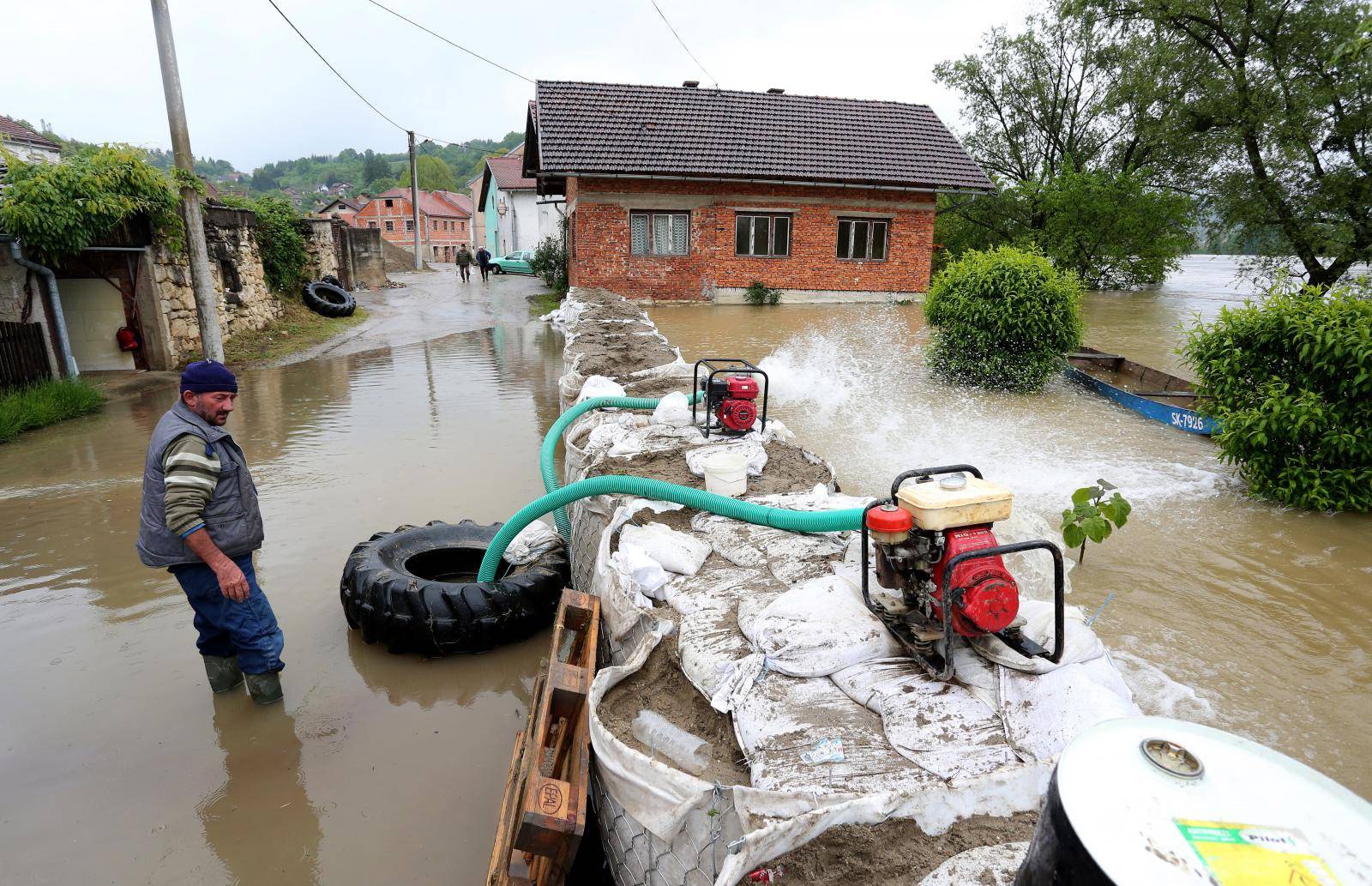 Rastu vodostaji: Četiri škole su prekinule nastavu zbog poplava