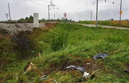 Na pijano društvo u autu vlak naletio čak dva puta