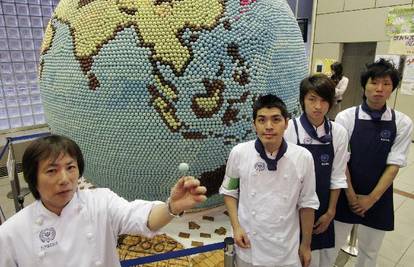 Studenti izradili čokoladni globus težak 800 kilograma 