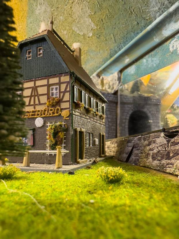 Oživio željeznicu koja je povezivala Konavle s Bečom: Pero je bajkovitu maketu gradio 12 godina