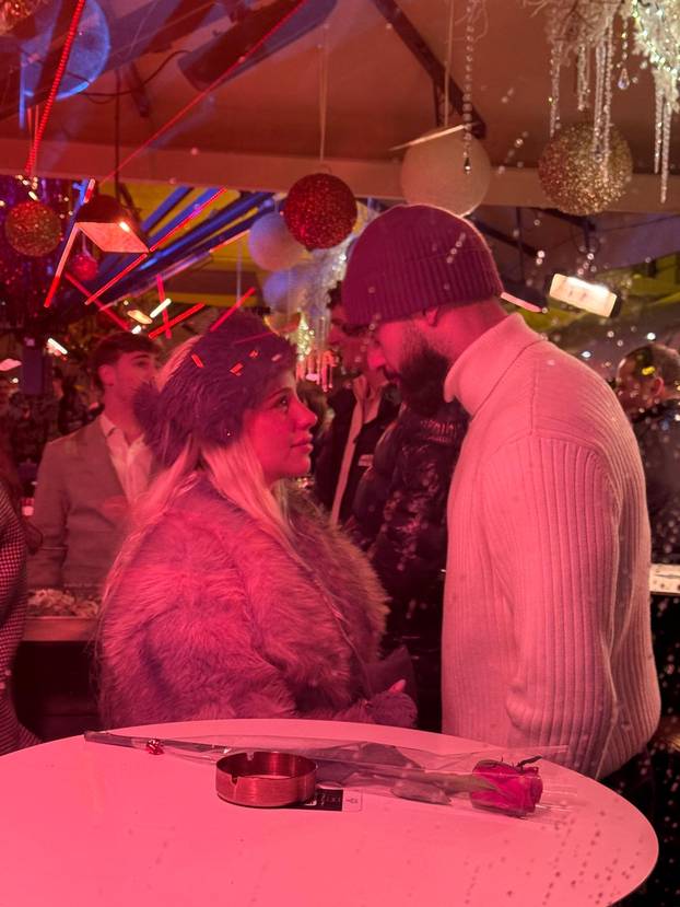 FOTOEKSKLUZIV Joško Gvardiol grlio plavokosu damu u Zagrebu