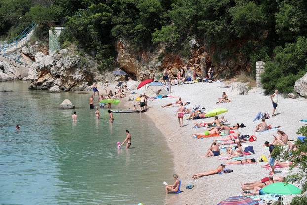 Rijeka: Kupaci na plazi Nova voda