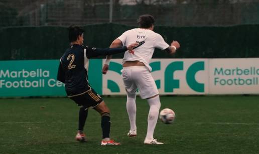 VIDEO Ajde ga fauliraj. Boksa&ccaron;ki prvak Usik igrao profi nogomet