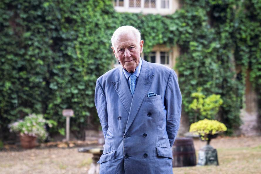 Group breaks into aristocrat's £3.5m estate - to take photos and sit on furniture