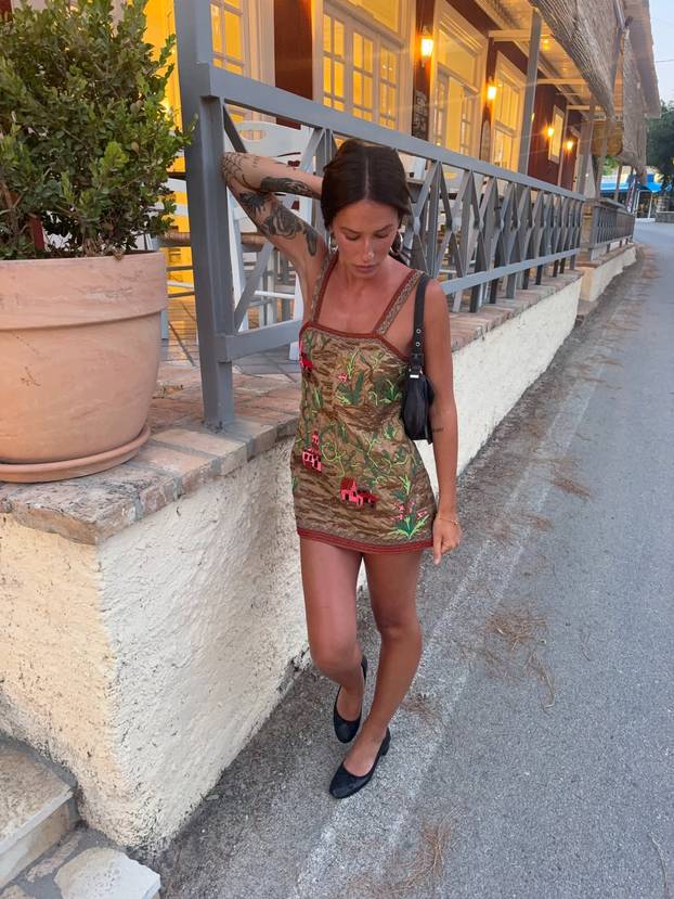 FOTO Sve nosi bez grudnjaka! Australka Eliza je cijela prirodna, kaže da voli slobodu