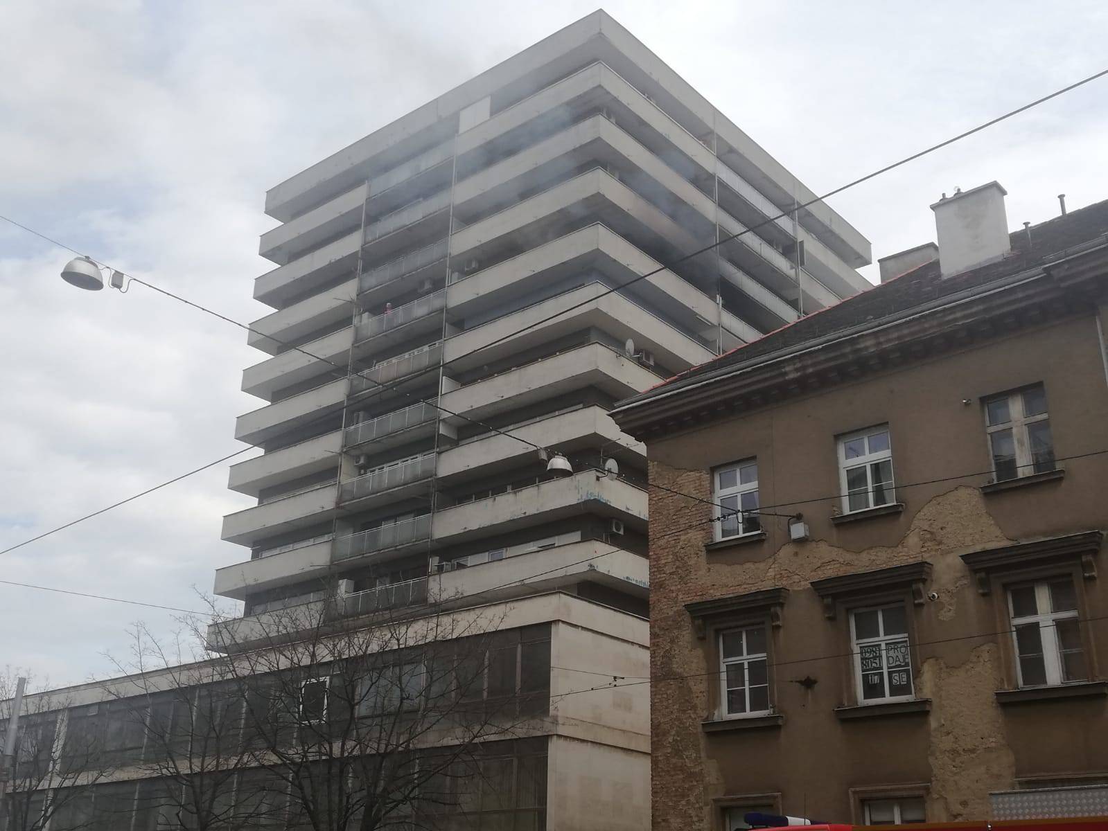 Buknulo u Zagrebu: Gorio je stan na devetom katu nebodera