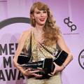 Album Taylor Swift 'Red' star 10 godina osvojio je nagradu za najbolji album u 2022. godini