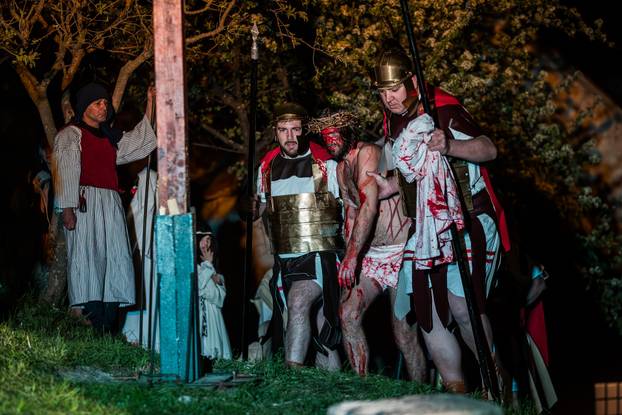 Imotski: Uprizorenje 24. Žive slike Muke Isusove