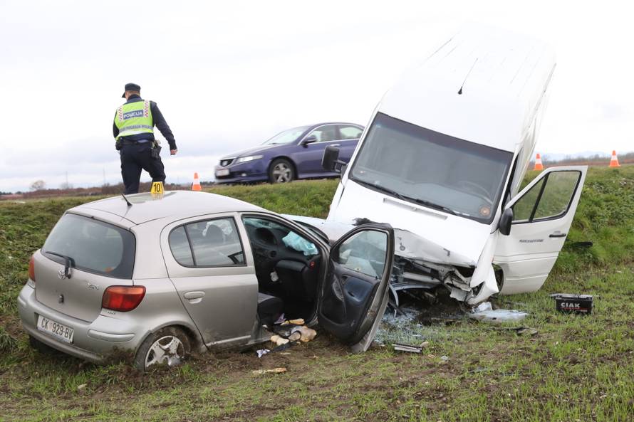 Frontalni sudar kod Čakovca, troje ljudi prevezli u bolnicu