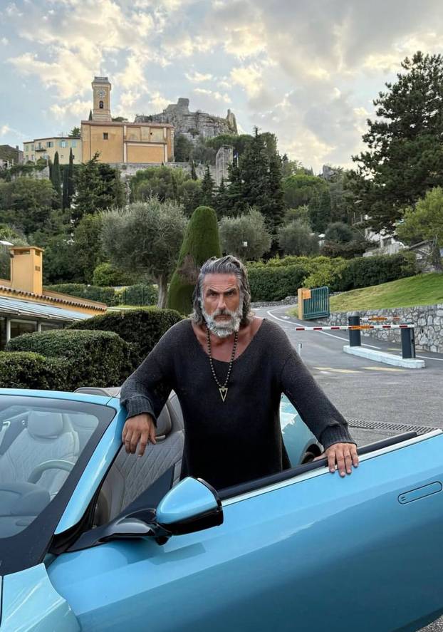 FOTO Zove se Zeus i izgleda kao bog: Ovaj muškarac je trenutno najpoželjniji na internetu!