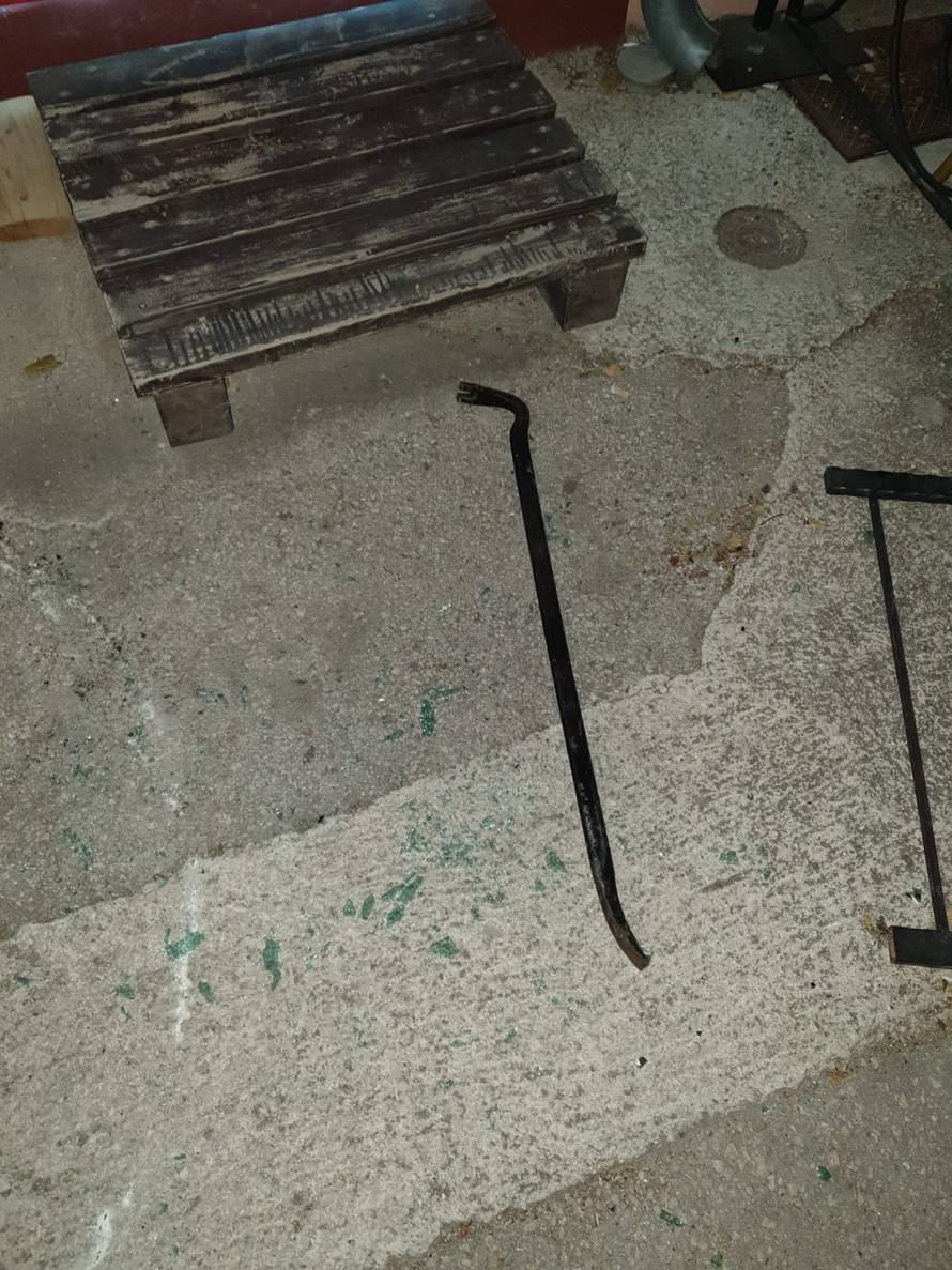 Htjeli opljačkati mjenjačnicu, ostavili sef s novcem na cesti