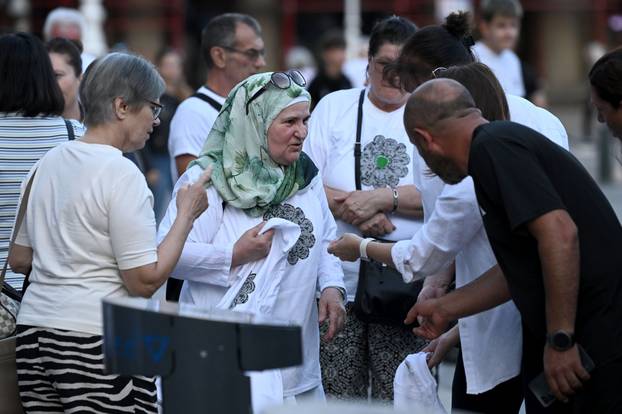 Zagreb: Mimohod sjećanja povodom 30. godišnjice genocida u Srebrenici