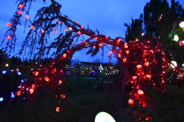 Grabovnica: Imanje obitelji Salaj ponovno u blagdanskom ruhu, ovoga puta sa Uskršnjim motivima