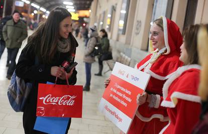 Coca-Cola i HŽ Putnički prijevoz uljepšali blagdane 