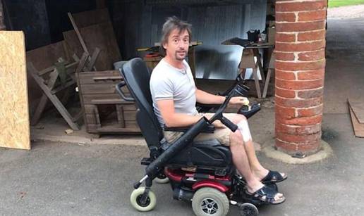 Richard Hammond je 'nabrijao' svoja kolica pa sad u njima juri