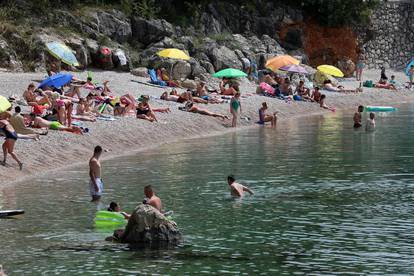 FOTO Prvi je dan ljeta: Evo kako turisti uživaju u Zadru, Splitu...