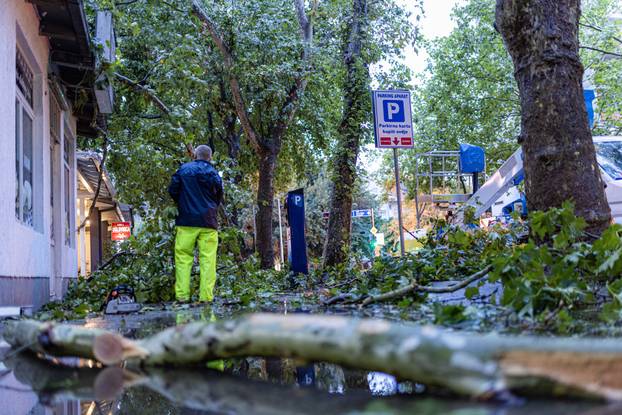 Olujno nevrijeme poharalo Mostar 