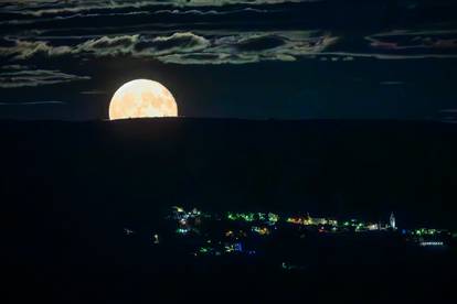 FOTO Čarobni prizori punog Mjeseca na nebu iznad Splita