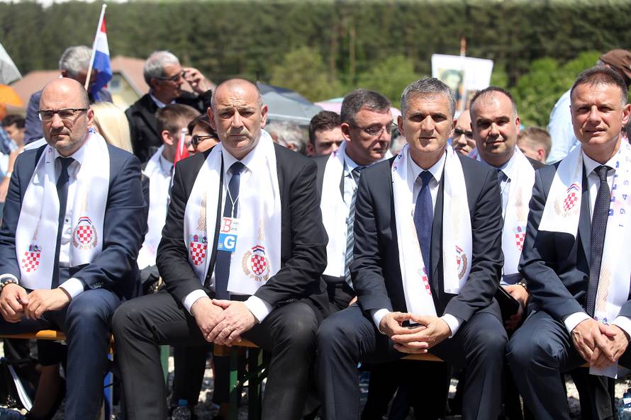 Jandrokovića izviždali: Ovdje smo da odamo počast žrtvama