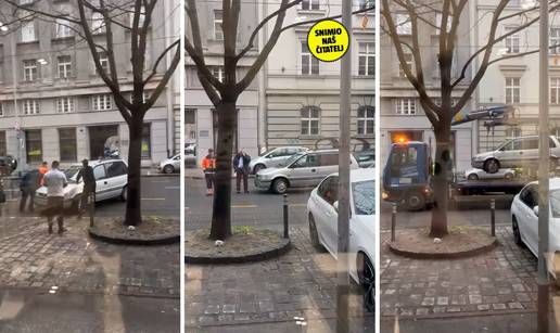 VIDEO Nevjerojatno. Autom je zablokirao tramvaje. Građani ga  izgurali i 'servirali' pauku