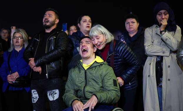 Suze i pjesma u Sarajevu u čast Halidu Bešliću