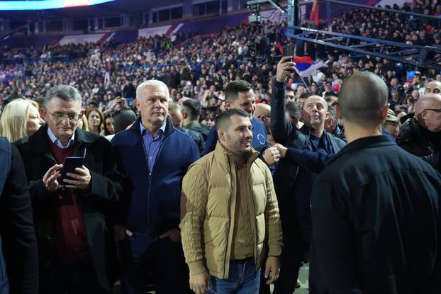 U Beogradskoj Areni održan je skup Srpske napredne stranke "Srbija - naša obitelj"