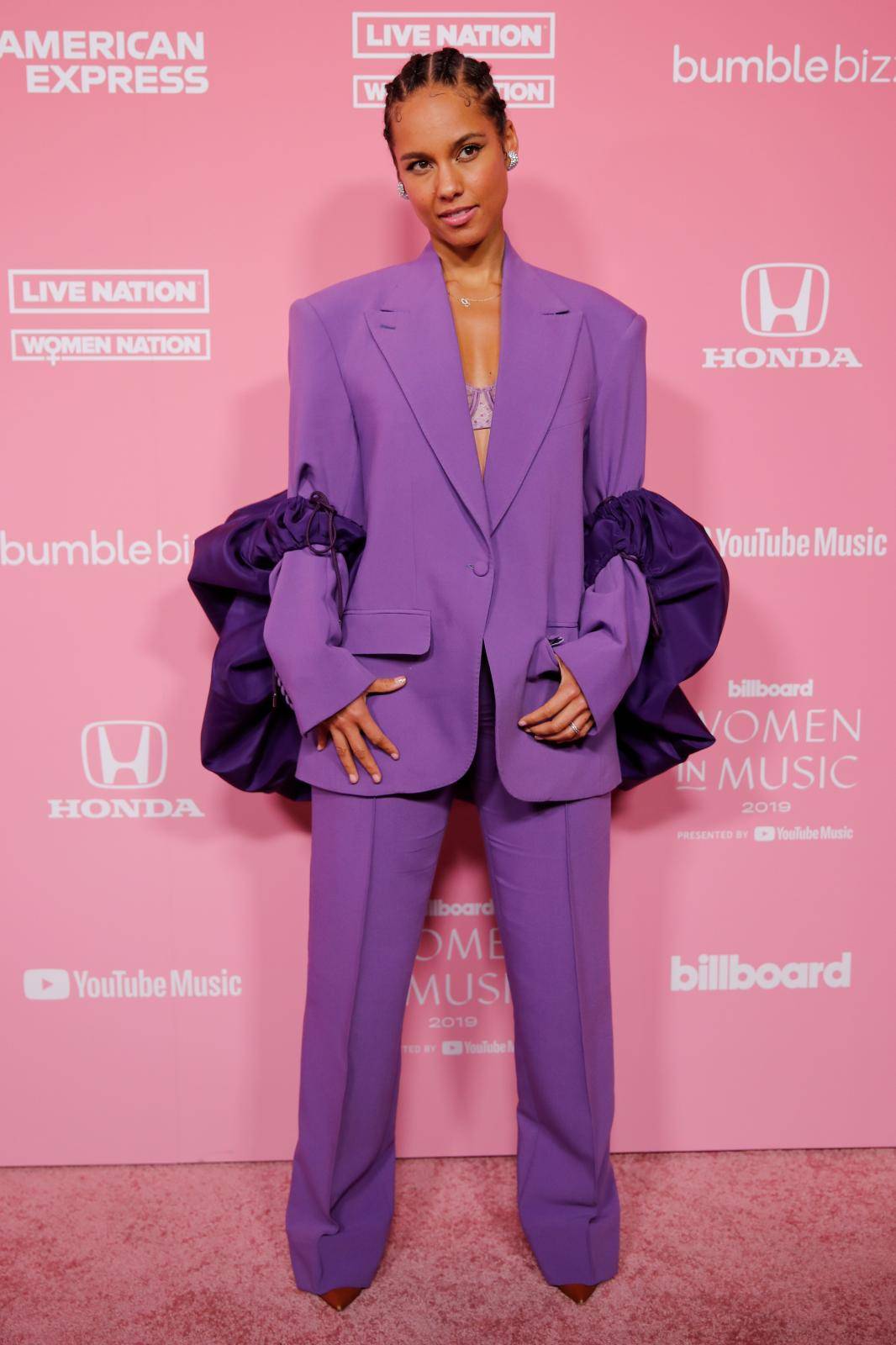 Alicia Keys arrives on the red carpet for the "Billboard Women in Music" event in Los Angeles
