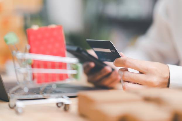 successful payment consumers through smart phones with modern te