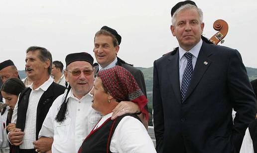 FOTO Put Bo&zcaron;idara Kalmete: Neuni&scaron;tivi &Scaron;eksov kum koji je od Pa&scaron;ali&cacute;a pre&scaron;ao Sanaderu