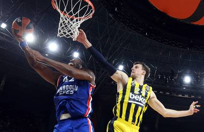 Anadolu Efes i Simon srušili su Fenerbahče za finale Eurolige...