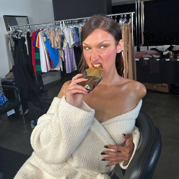 FOTO Pokazala je sve u 'golim haljinama',  s 14 godina išla pod nož: Ovako se mijenjala Bella