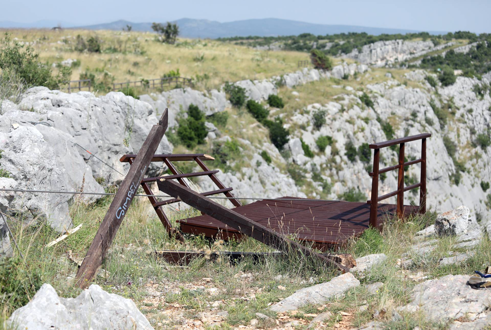 Pronađeni su ostaci mađarskog vojnog helikoptera koji se srušio na području Pakova sela 