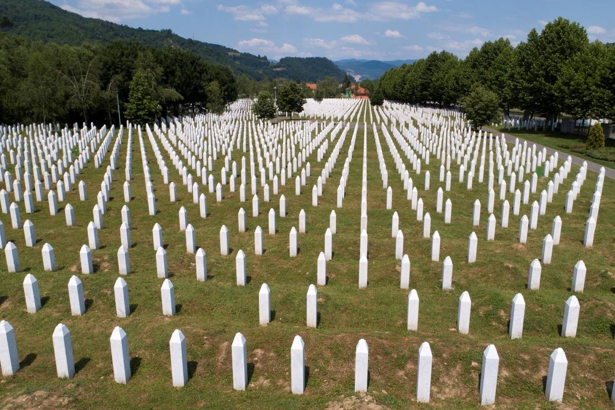 Vječni pokoj: Devetnaest žrtava genocida u Srebrenici danas će pokopati na groblju Potočarima