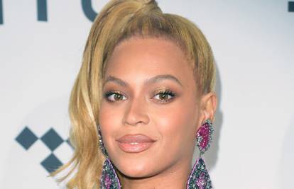 Uz ovakav dekolte, Beyonce nitko nije mogao gledati u oči