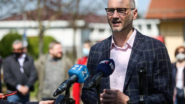 Kandidat SDP-a za gradonacelnika Zagreba Josko Klisović obišao je gradsku četvrt Brezovica