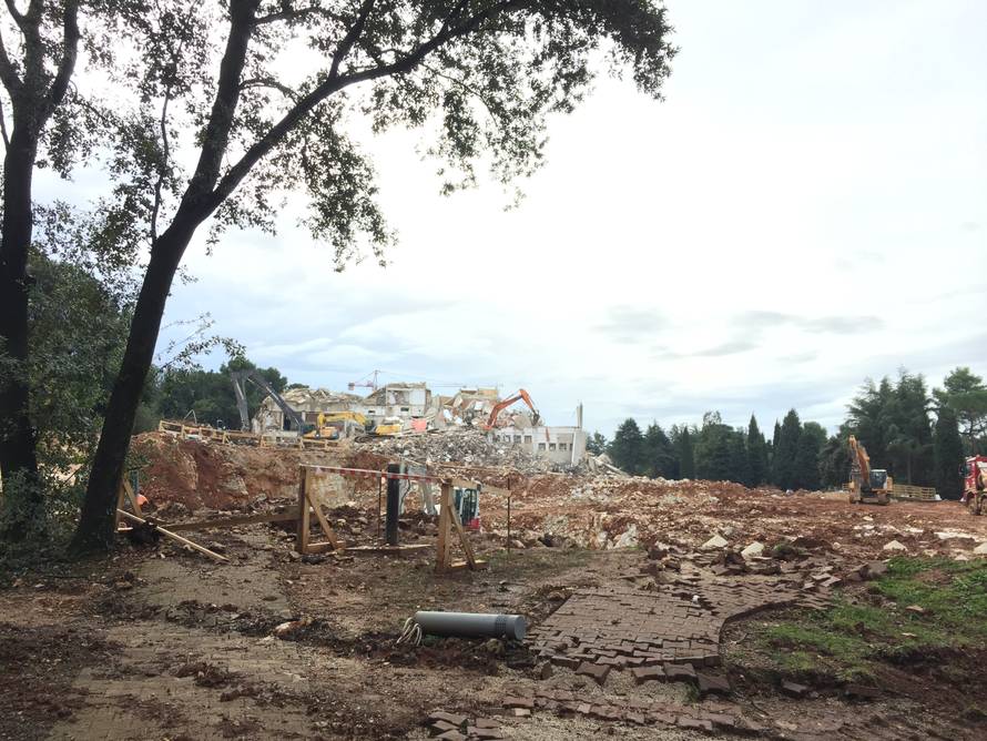 Detalji strave: Tri etaže hotela zatrpale su bagerista u Poreču