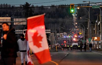 Kanadska policija uhitila jednog od prosvjednika koji konvojem blokiraju most prema SAD-u