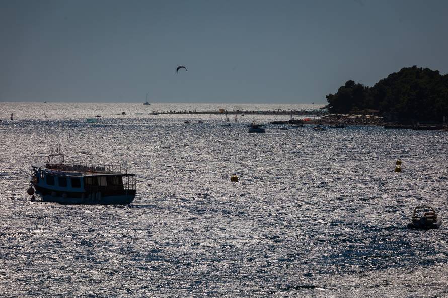Bol: Pogled sa Dominikanskog Samostana prema Zlatnom Ratu