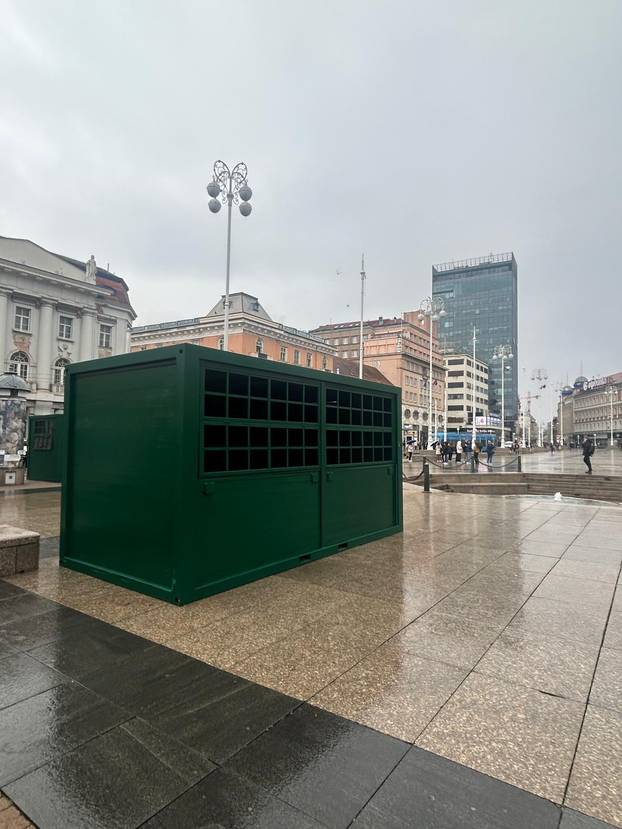 FOTO Ovo su adventske kućice na trgu, kako vam izgledaju?