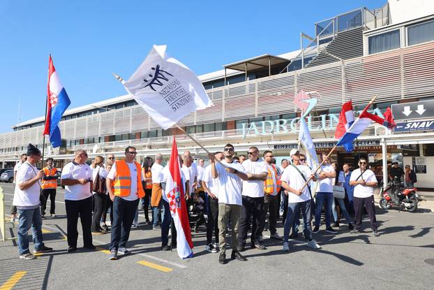 Split: Mirni prosvjed Nezavisnog sindikata pomoraca putničkih brodova Hrvatske 