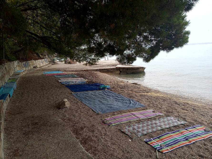 Rezervirate li ručnicima najbolja mjesta u hladu na plažama?