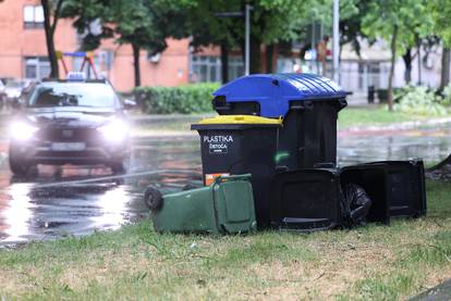 FOTO Pogledajte kako je snažno nevrijeme zahvatilo Zagreb: Na cestama kaos, srušena stabla...