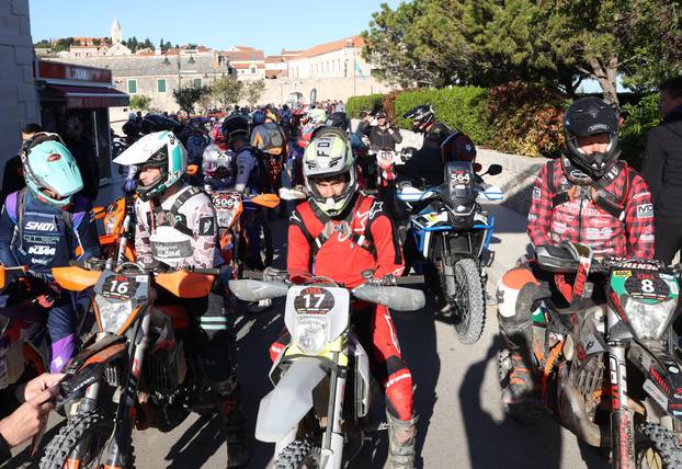 Primošten: Motociklisti?ka manifestacija Krka Enduro Raid privukla više od 500 natjecatelja iz cijele Europe 