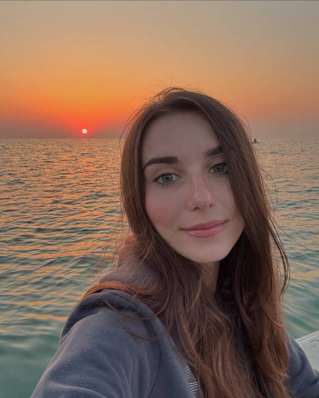 FOTO Zbog nje bi svi u zaleđe. Tange i zastavica su joj rekviziti