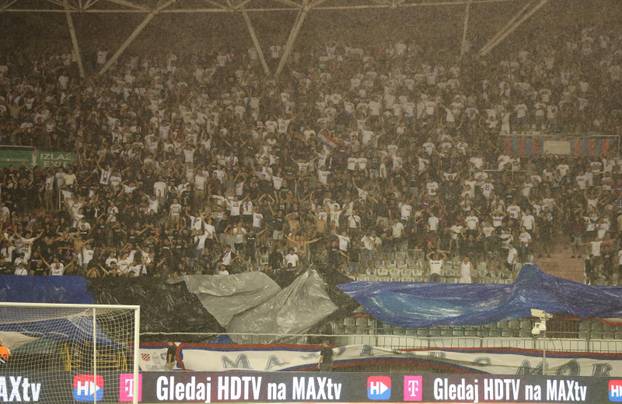 Split: Zbog obilne kiše neizvjesno vrijeme početka utakmice HNK Hajduk - NK Istra 1961