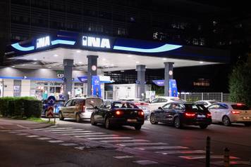 Zagreb: Gu&zcaron;ve na benzskim postajama zbog najavljenog poskupljenja 