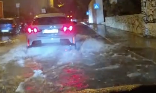 VIDEO 'Poplavljen je skoro cijeli &Scaron;ibenik. Auti ne mogu nigdje'