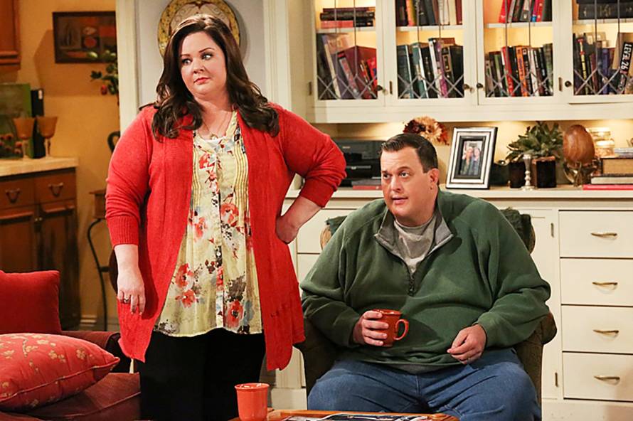 MIKE & MOLLY, (from left): Melissa McCarthy, Billy Gardell, 'This Old Peggy', (Season 4, Episode
