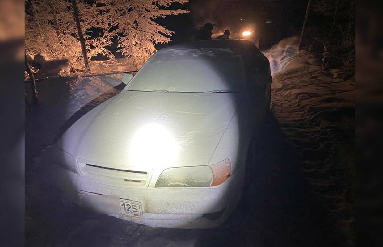 Krivo skrenuli i zapeli na -50°C. Jedan se smrznuo, drugi je živ