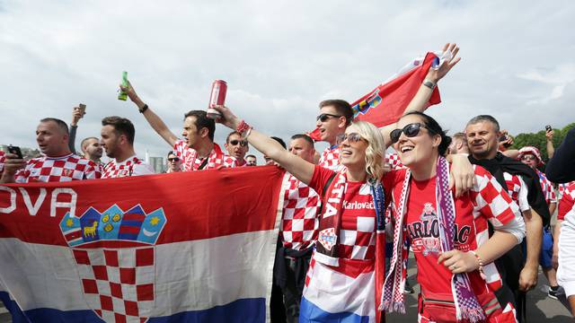 Slavlje za pamćenje: Hrvatski navijači feštali u Francuskoj...
